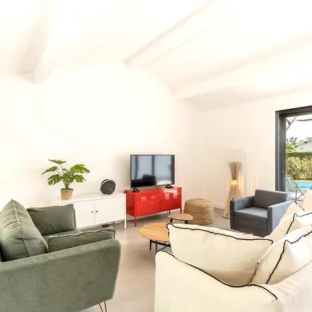 Vila Confortable A Avec Piscine Privee *